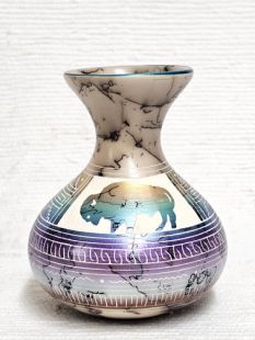 Native American Navajo Made Ceramic Fine Etched Horsehair Pot with Buffalo