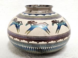 Native American Navajo Fine Etched Horsehair Pot with War Ponies