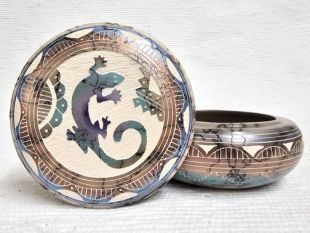 Native American Navajo Made Ceramic Fine Etched Horsehair Jewelry Box with Lizard