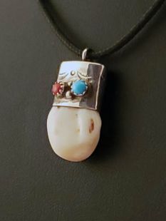Native American Navajo Made Elk Tooth Pendant