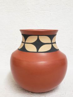 Native American Cochiti Handbuilt and Handpainted Pot