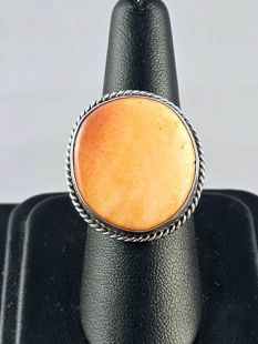 Native American Navajo Made Ring with Spiny Oyster