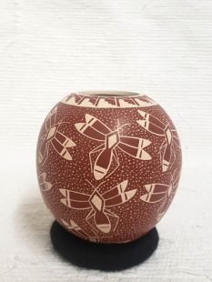 Mata Ortiz Handbuilt and Handpainted Pot with Dragonflies