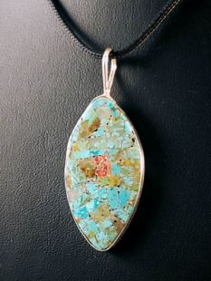 Native American Santo Domingo Made Turquoise and Spiny Oyster Pendant on Shell