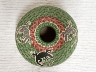 Mata Ortiz Handbuilt and Handpainted Seed Pot with Lizards