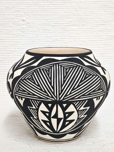 Native American Acoma Handbuilt and Handpainted Traditional Pot