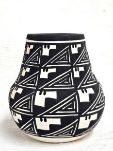 Native American Acoma Handpainted Pot