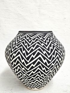 Native American Acoma Handbuilt and Handpainted Traditional Pot 
