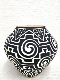 Native American Acoma Handbuilt and Handpainted Traditional Pot--Tularosa Pattern