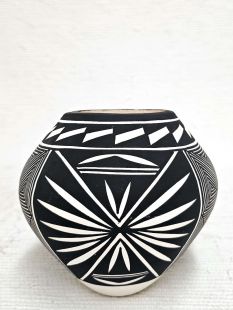 Native American Acoma Handbuilt and Handpainted Traditional Pot