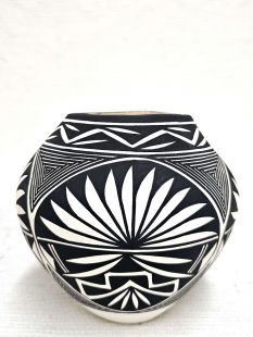 Native American Acoma Handbuilt and Handpainted Traditional Pot