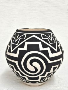 Native American Acoma Handbuilt and Handpainted Traditional Pot--Tularosa Pattern
