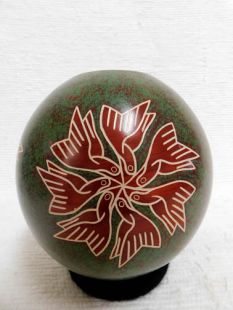 Mata Ortiz Handbuilt and Handetched Pot with Birds