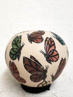 Mata Ortiz Handbuilt, Handpainted and Handetched Pot with Butterflies
