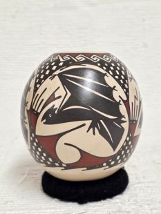 Mata Ortiz Handbuilt and Handpainted Pot with Bats