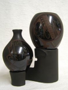 Mata Ortiz Handbuilt and Handpainted Pots and Stand