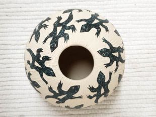 Mata Ortiz Handbuilt and Handpainted Seed Pot with Lizards