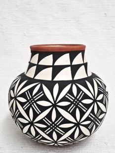 Native American Acoma Handpainted Traditional Pot