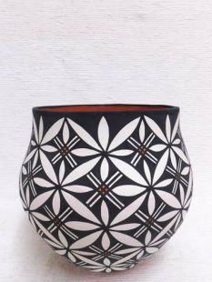 Native American Acoma Handbuilt and Handpainted Large Pot 