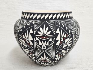 Native American Acoma Handpainted Pot