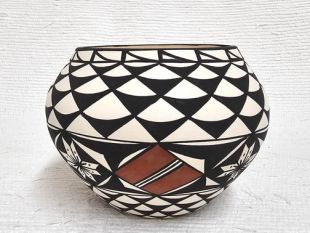 Native American Acoma Handpainted Pot