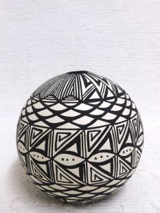 Native American Acoma Handpainted Ball Pot