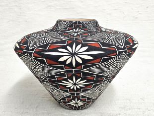 Native American Acoma Handpainted Pot