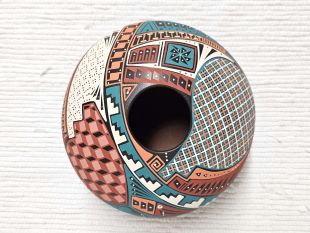 Mata Ortiz Handbuilt and Handpainted Seed Pot