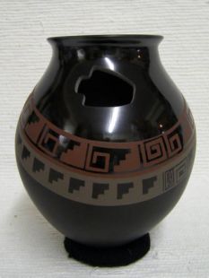 Mata Ortiz Handbuilt and Handpainted Pot