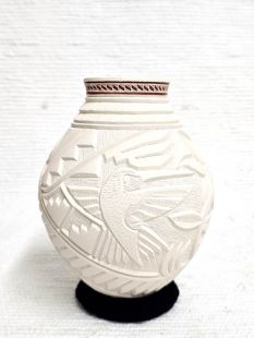 Mata Ortiz Handbuilt Handpainted and Carved Pot