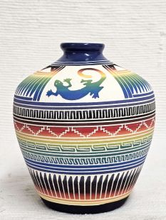 Native American Navajo White Clay Pot with Lizard
