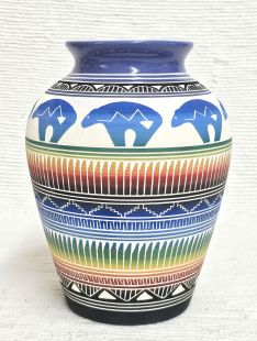 00Native American Navajo White Clay Pot with Bear