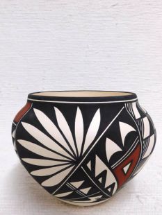 Native American Acoma Handpainted Pot