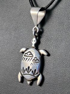 Native American Navajo Made Turtle Pendant