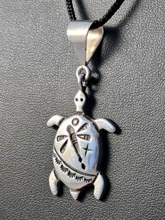 Native American Navajo Made Turtle Pendant