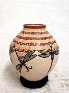 Mata Ortiz Handbuilt and Handetched Pot with Dragonflies 
