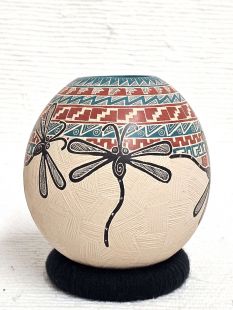 Mata Ortiz Handbuilt and Handetched Pot with Dragonflies 