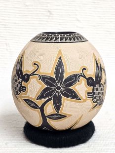 Mata Ortiz Handbuilt and Handetched Pot with Bees and Flowers