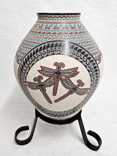 Mata Ortiz Handbuilt and Handetched Pot with Dragonflies 