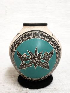 Mata Ortiz Handbuilt and Handetched Pot with Hummingbirds