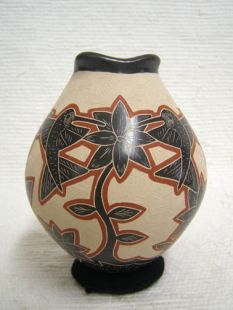 Mata Ortiz Handbuilt and Handetched Pot with Hummingbirds