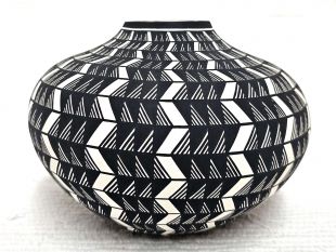 Native American Acoma Handbuilt and Handpainted Traditional Seed Pot 