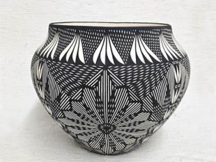 Native American Acoma Handpainted Traditional Pot