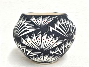 Native American Acoma Handpainted Pot
