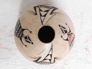 Vintage Native American Hopi Handbuilt and Handpainted Seed Pot with Lizards