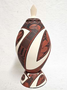 Mata Ortiz Handbuilt and Handpainted Pot