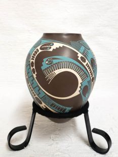 Mata Ortiz Handbuilt and Handpainted Pot