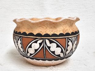 Native American Zuni Handbuilt and Handpainted Pot 