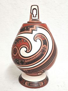 Mata Ortiz Handbuilt and Handcarved Pot