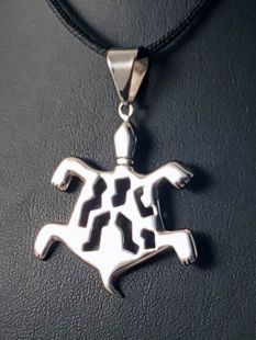 Native American Navajo Made Turtle Pendant